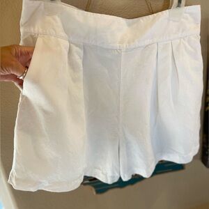 🏷️Sanctuary white linen pull up short |NWOT size Medium